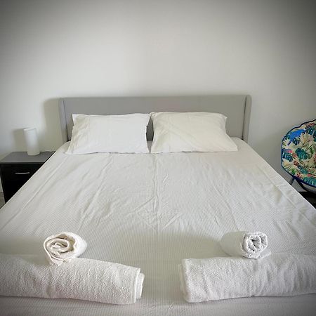 Sea View Apartment & 4 Minutes Walk To The Beach Paço de Arcos Exterior foto