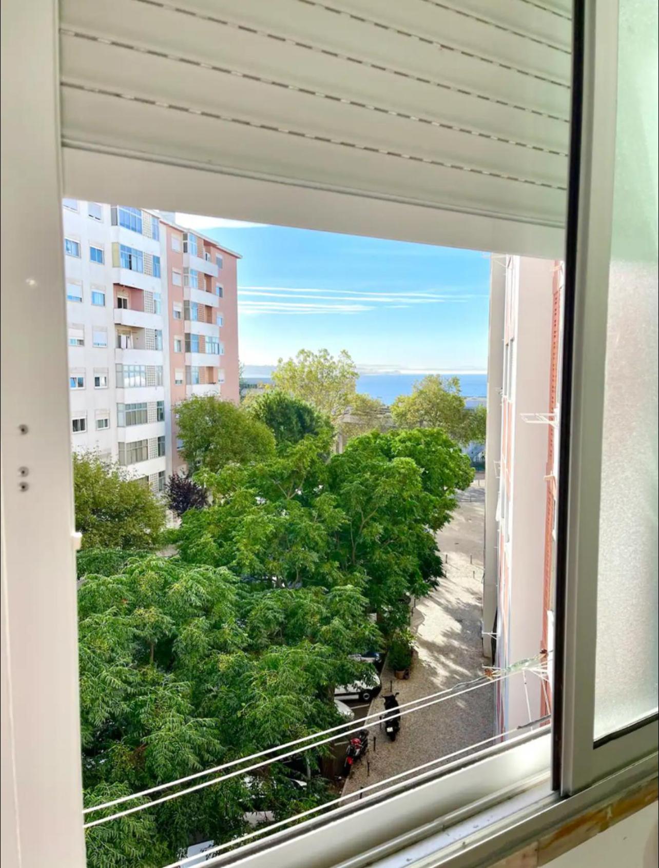 Sea View Apartment & 4 Minutes Walk To The Beach Paço de Arcos Exterior foto