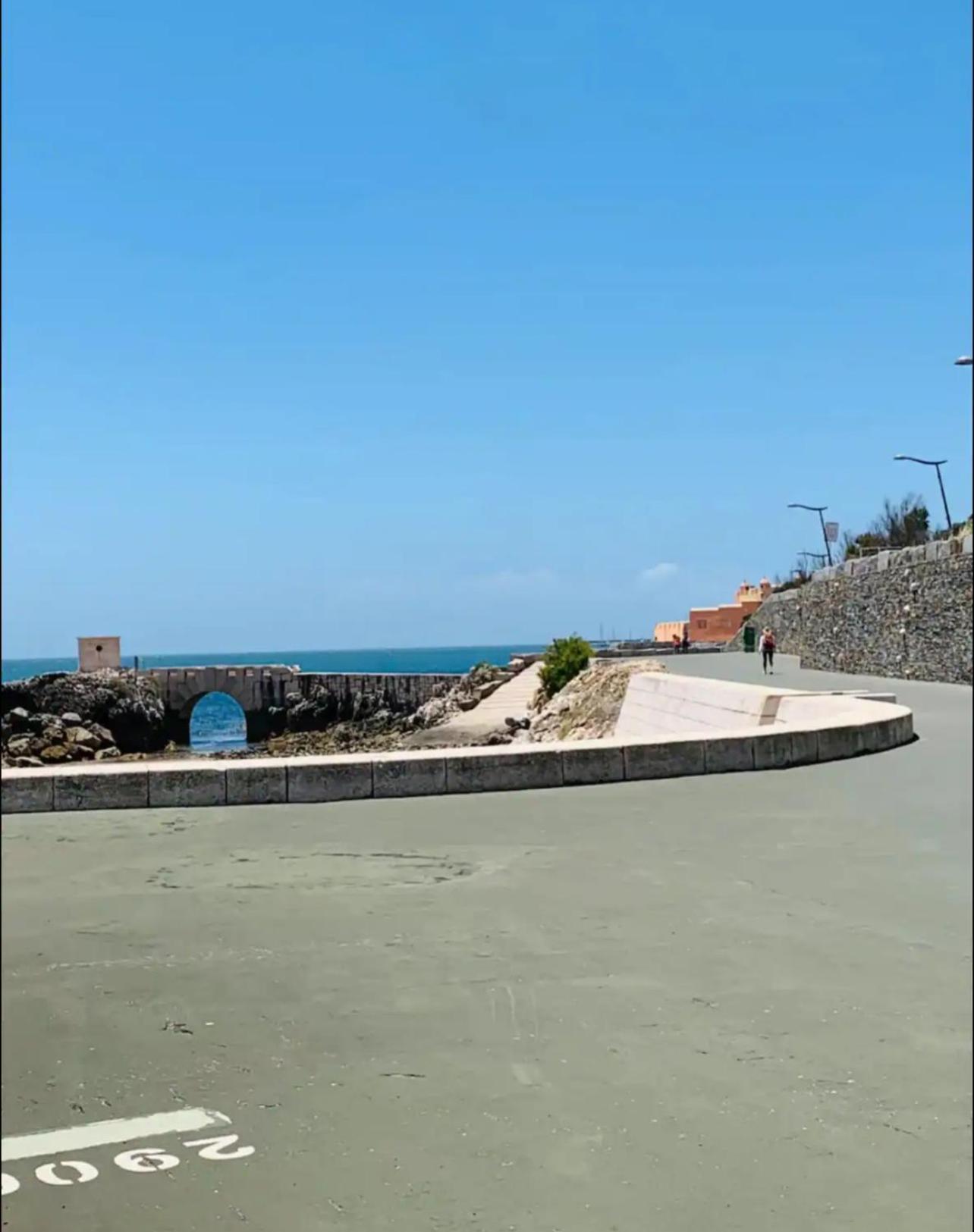 Sea View Apartment & 4 Minutes Walk To The Beach Paço de Arcos Exterior foto