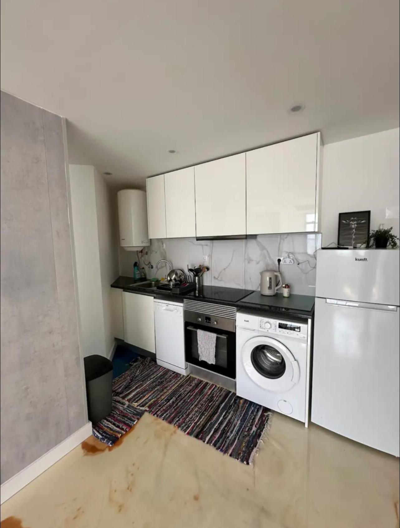 Sea View Apartment & 4 Minutes Walk To The Beach Paço de Arcos Exterior foto